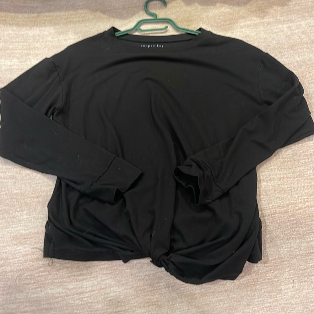 BLACK COPPER KEY AEROPOSTALE PERFECTLY SOFT LONG SLEEVE KNOT IN THE FRONT